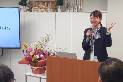 講演中の小椋さん